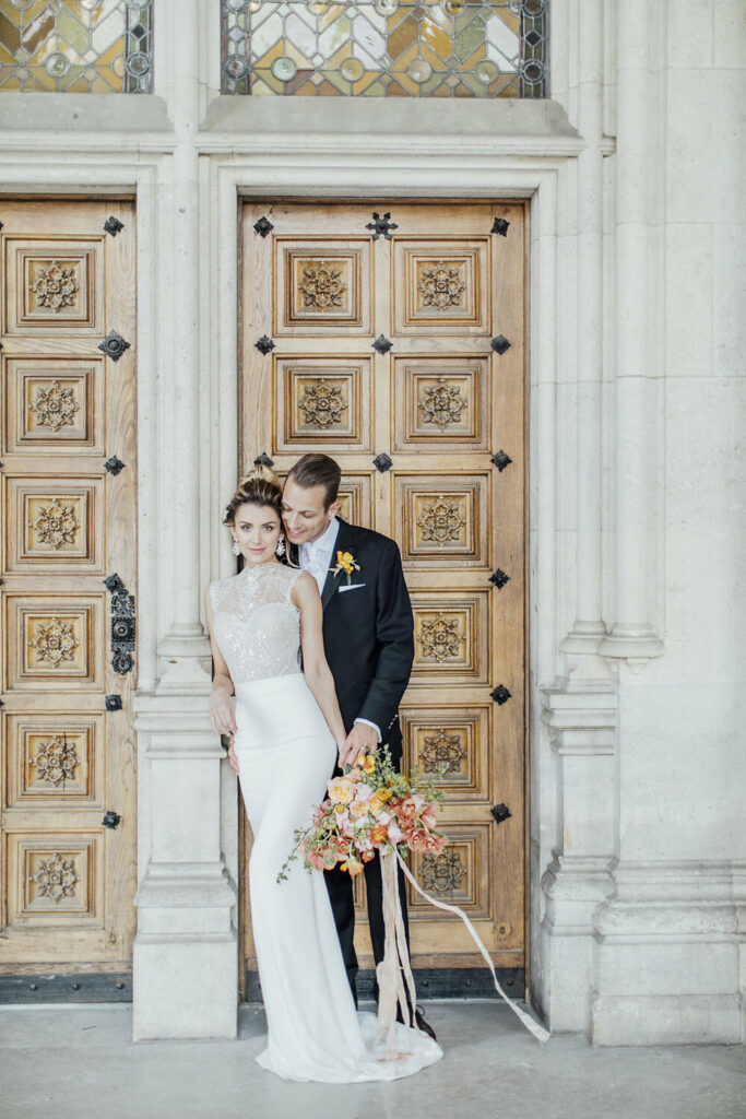 Glamouröse Hochzeit in Wien 6 magnolias on silk vienna bridal dress suit