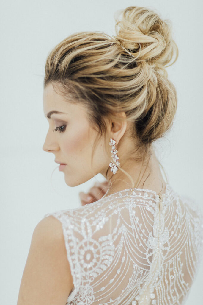 Glamouröse Hochzeit in Wien 10 magnolias on silk vienna bridal hairstyle