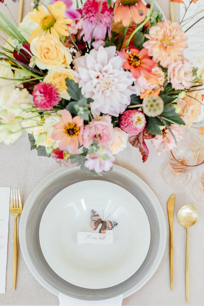 Verträumte Hochzeitsinspiration mit Schmetterlingen in einer Orangerie 2 hochzeitsinspiration sommer schmetterlinge 4