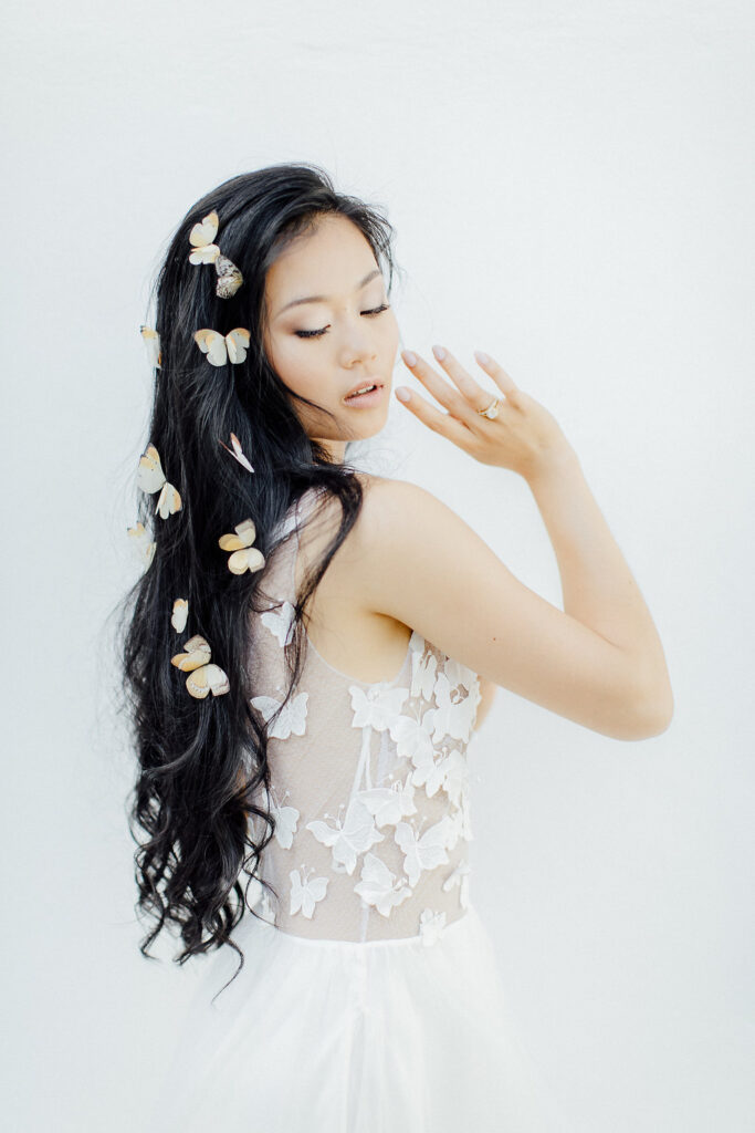 Verträumte Hochzeitsinspiration mit Schmetterlingen in einer Orangerie 13 hochzeitsinspiratoin sommerhochzeit schmetterling braut 3