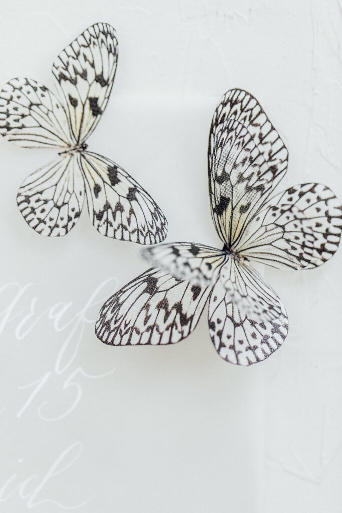 Verträumte Hochzeitsinspiration mit Schmetterlingen in einer Orangerie 12 hochzeitsinspiratoin sommerhochzeit schmetterling detail 2