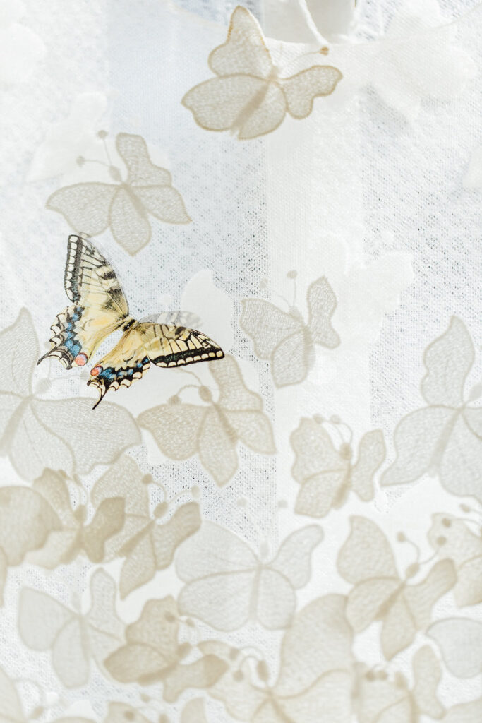 Verträumte Hochzeitsinspiration mit Schmetterlingen in einer Orangerie 33 hochzeitsinspiratoin sommerhochzeit schmetterling kaviar gauche brautkleid 1