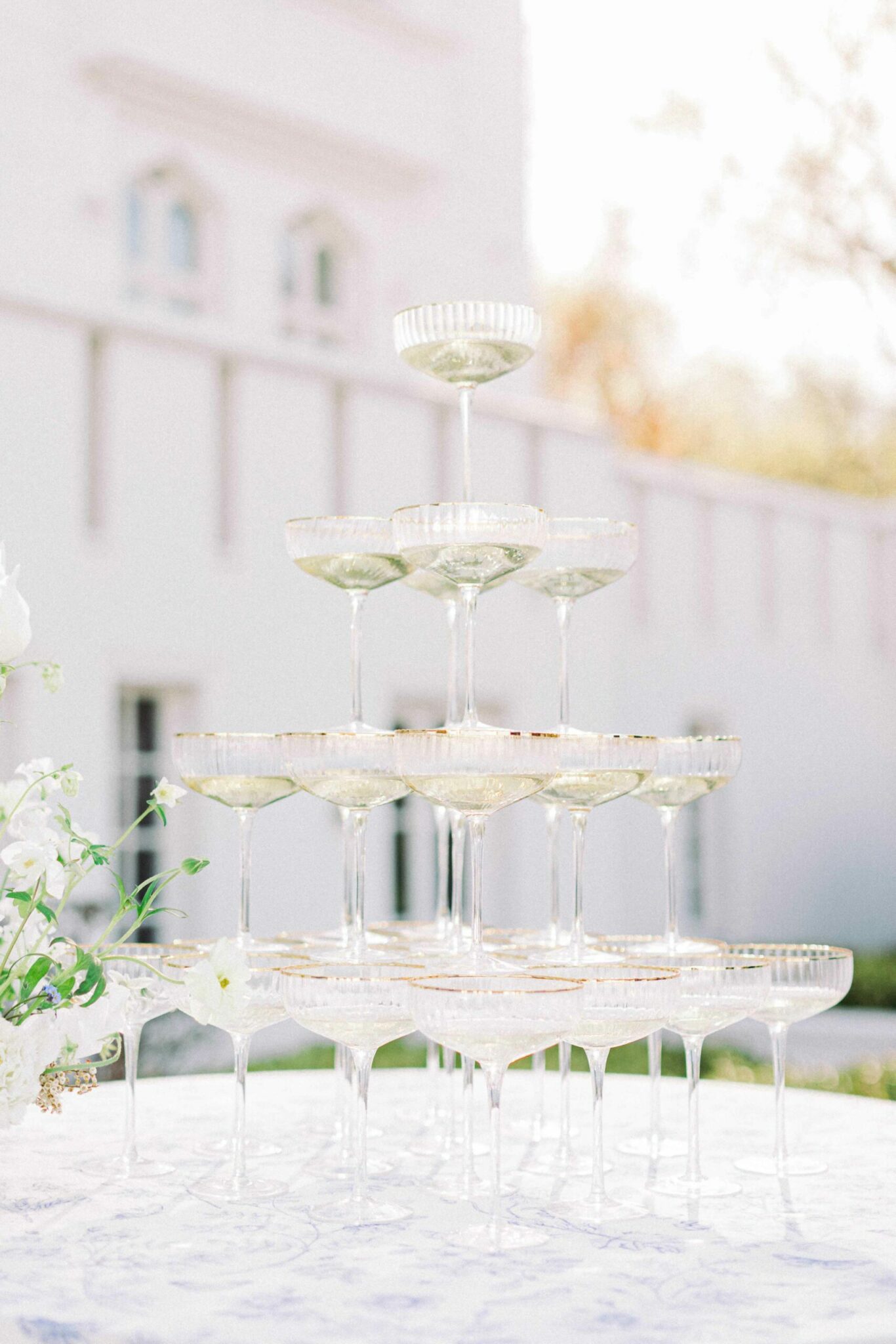 magnolias-on-silk-grandhotel-heiligendamm-champagner-turm-pyramide-sektschale-charleston-event-hochzeit-3 Champagnerpyramide bauen