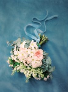 bouquet dusty blue color palette for velvet themed wedding wedding castle in germany wedding venue in germany