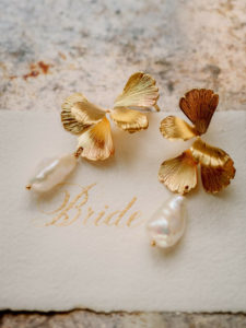 wedding accessories, golden earrings, bridal earrings