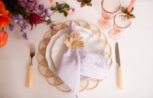 table of the month sunset serenade table decoration orange peach purple detail 01 e1723794173167