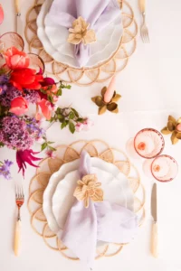 table of the month sunset serenade table decoration orange peach purple detail view 01