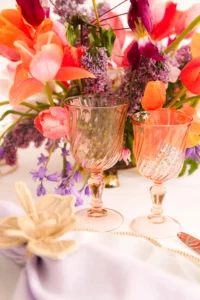 table of the month sunset serenade wine glass jardin 02 1