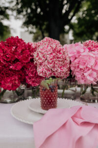 table decoration with hydrangeas 15