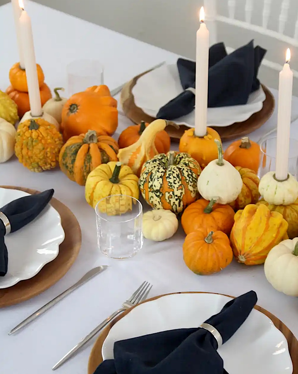 magnolias-on-silk-tisch-des-monats-inspiration-herbst-pumpkin-party-hoch-31-1000x1250px Herbstliche Tischdekoration mit Kürbis