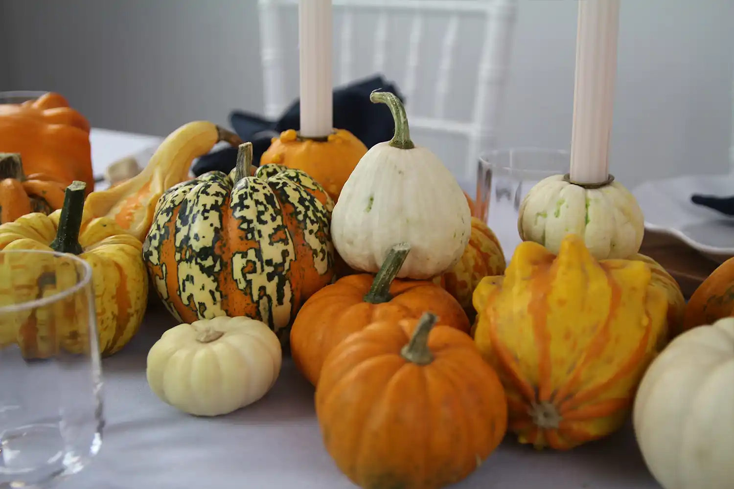 magnolias-on-silk-tisch-des-monats-inspiration-herbst-pumpkin-party-quer-7 Herbstliche Tischdekoration mit Kürbis