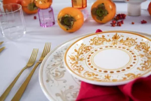 Table decoration with Edge cutlery, crystal candlesticks from EJA and hand-painted plates.