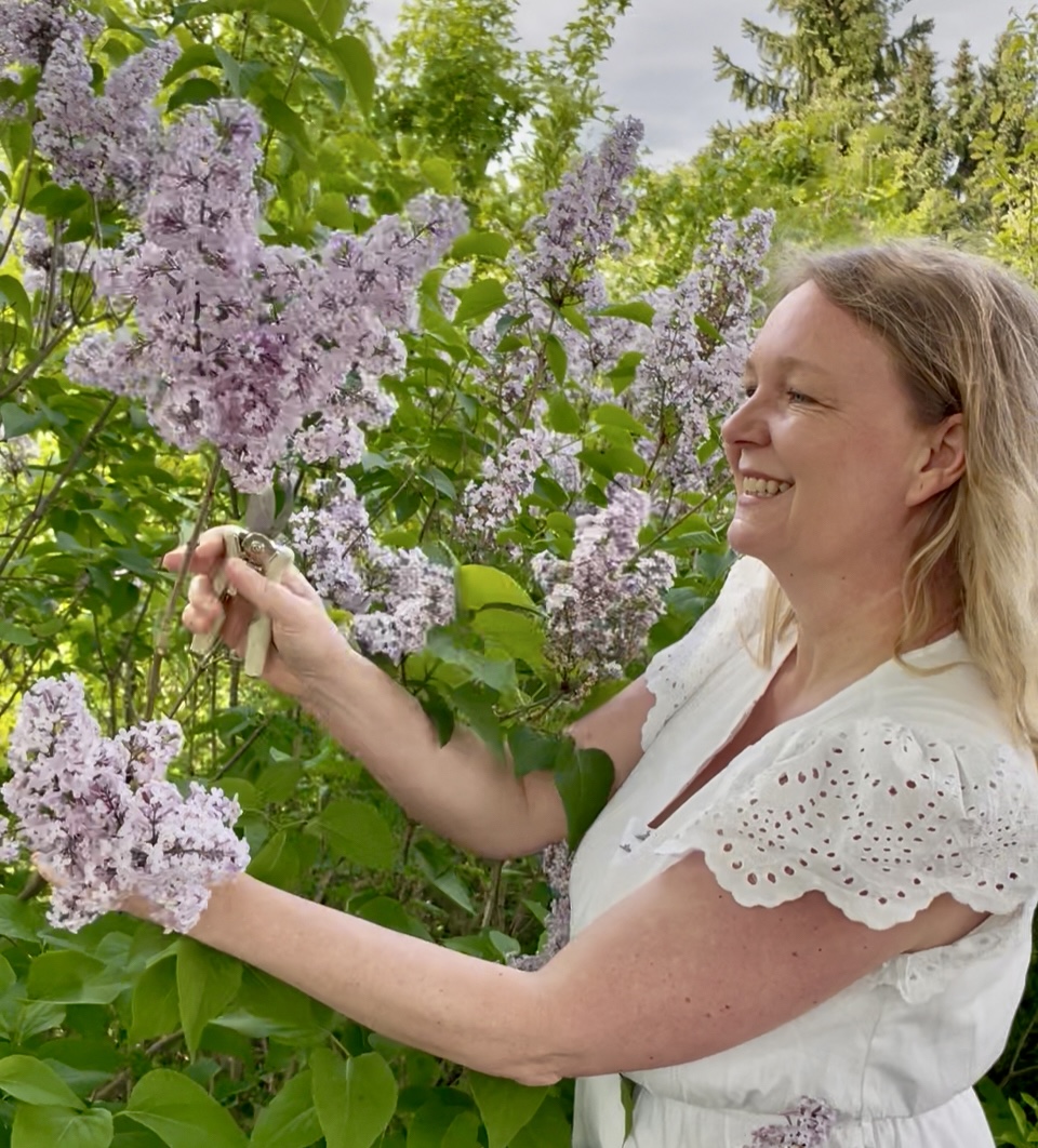Tischdeko Flieder – ein lila Frühlingslook mit Duft, Stil & Geschmack 1 IMG 0475