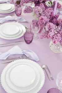 magnolias on silk tisch des monats mai fruehling flieder lila lavender lilac inspiration tischdekoration 34 hoch