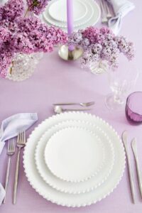 magnolias on silk tisch des monats mai fruehling flieder lila lavender lilac inspiration tischdekoration 35 hoch