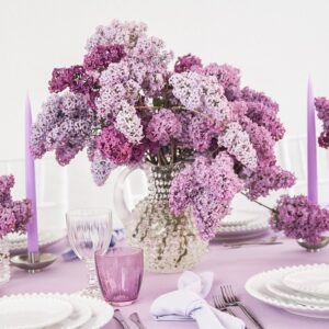 magnolias on silk tisch des monats mai fruehling flieder lila lavender lilac inspiration tischdekoration 4 quadrat
