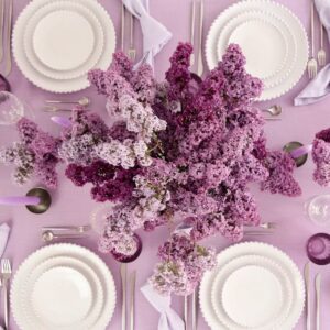 magnolias on silk tisch des monats mai fruehling flieder lila lavender lilac inspiration tischdekoration 5 quadrat