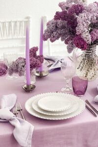 magnolias on silk tisch des monats mai fruehling flieder lila lavender lilac inspiration tischdekoration 50