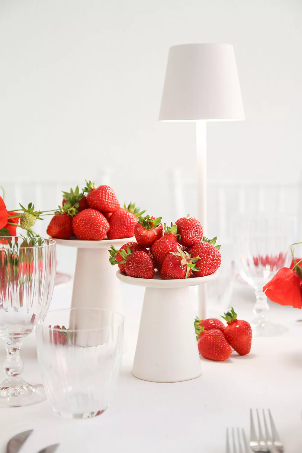 magnolias on silk table of the month june poppy strawberry red white table inspiration 151