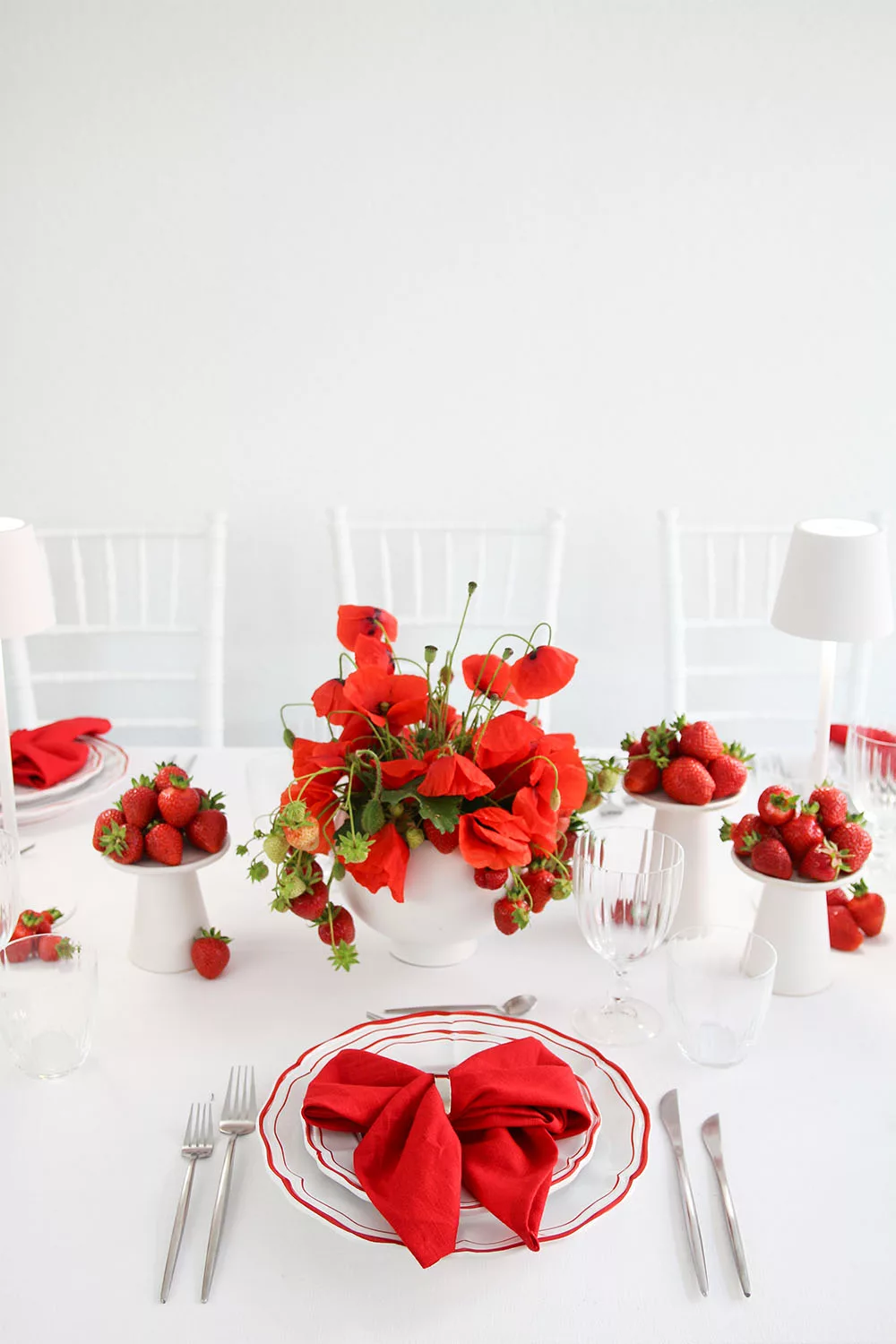magnolias on silk table of the month june poppy strawberry red white table inspiration 173