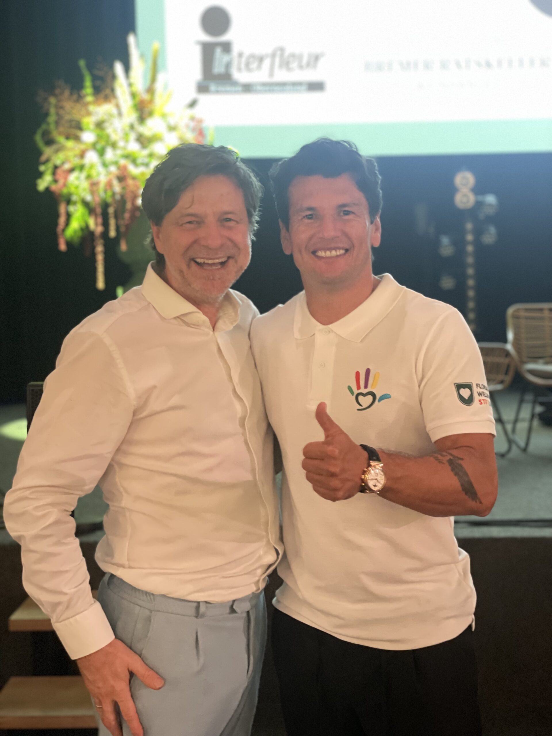Marcell Hüttner von Magnolias on Silk mit Nelson Valdez beim Ikatu Charity Event Bremen – Fußballschule Paraguay